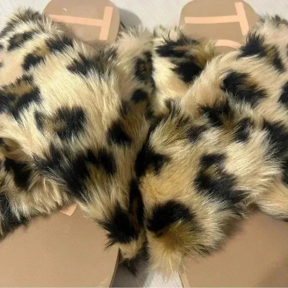 Tom’s Susie Eva Animal Print Slides - Picture 9 of 9